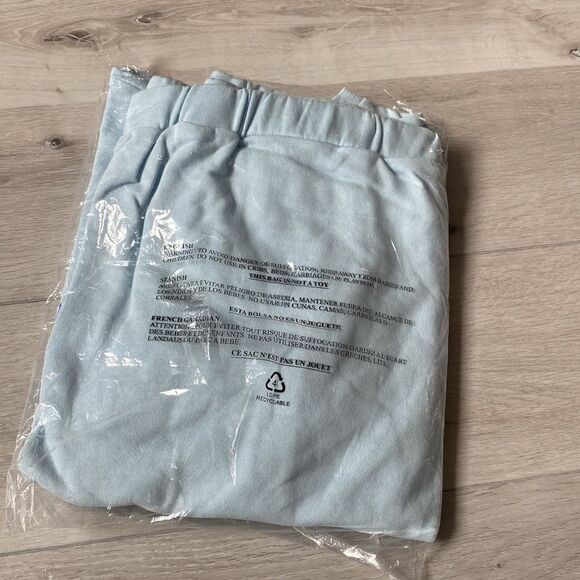 Hot Topic Cinnamoroll Pastel Blue Heart Sweatshirt Plus Size 4 NWT IN PACKAGING - Picture 5 of 5